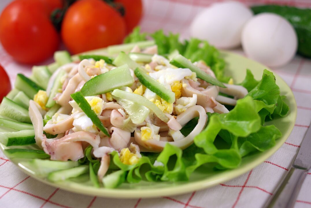 Salad na may pusit