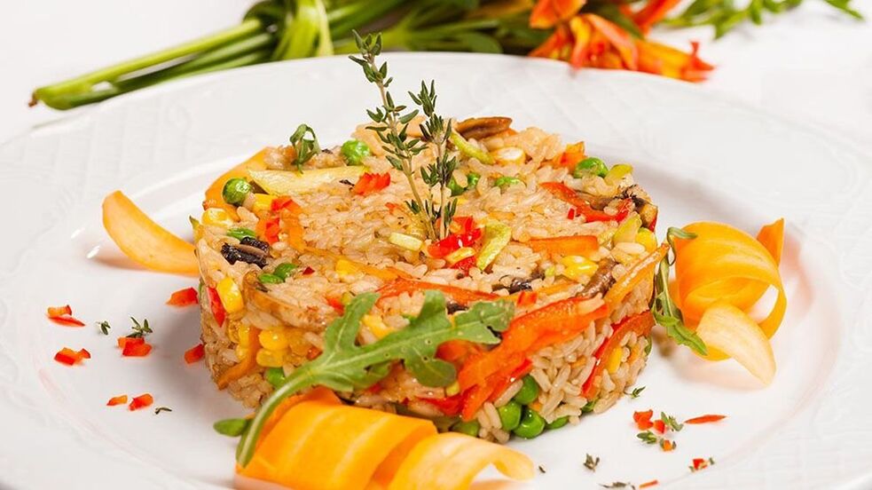 Ang gulay risotto ay ang perpektong tanghalian para sa mga nasa Mediterranean diet. 