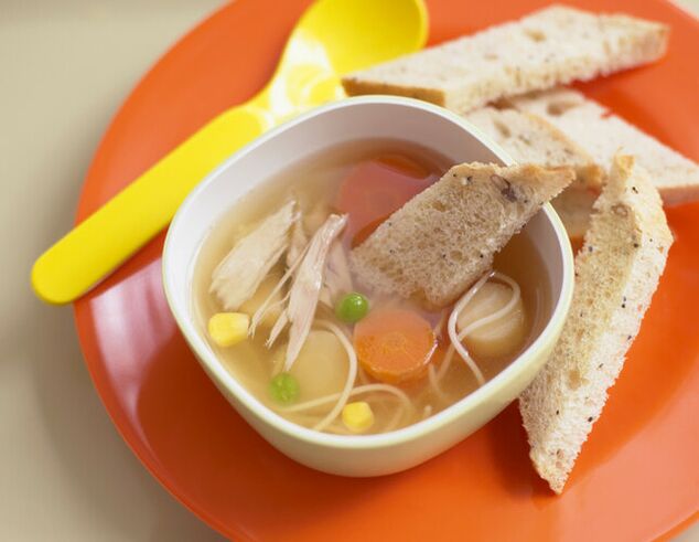 Sopas ng manok na may mga crouton